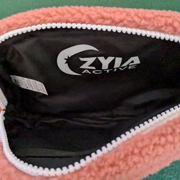 Zyia active warm rose sherpa crossbody bag - Picture 2 of 2